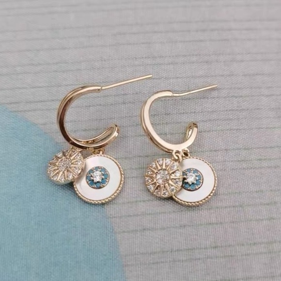 💎 FREE w/bundle❗️ PRICE🔻”Ocean’s Tears” Gold Mother of Pearl Earrings ✨💫 - Picture 5 of 10